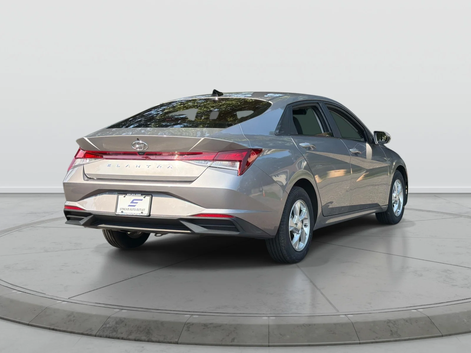 Used 2023 Silver Hyundai SE image 6