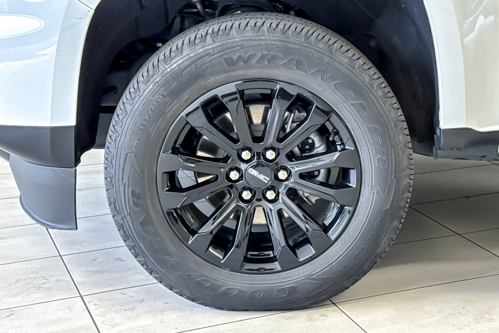 Used 2021 Summit White GMC 4WD Elevation image 25