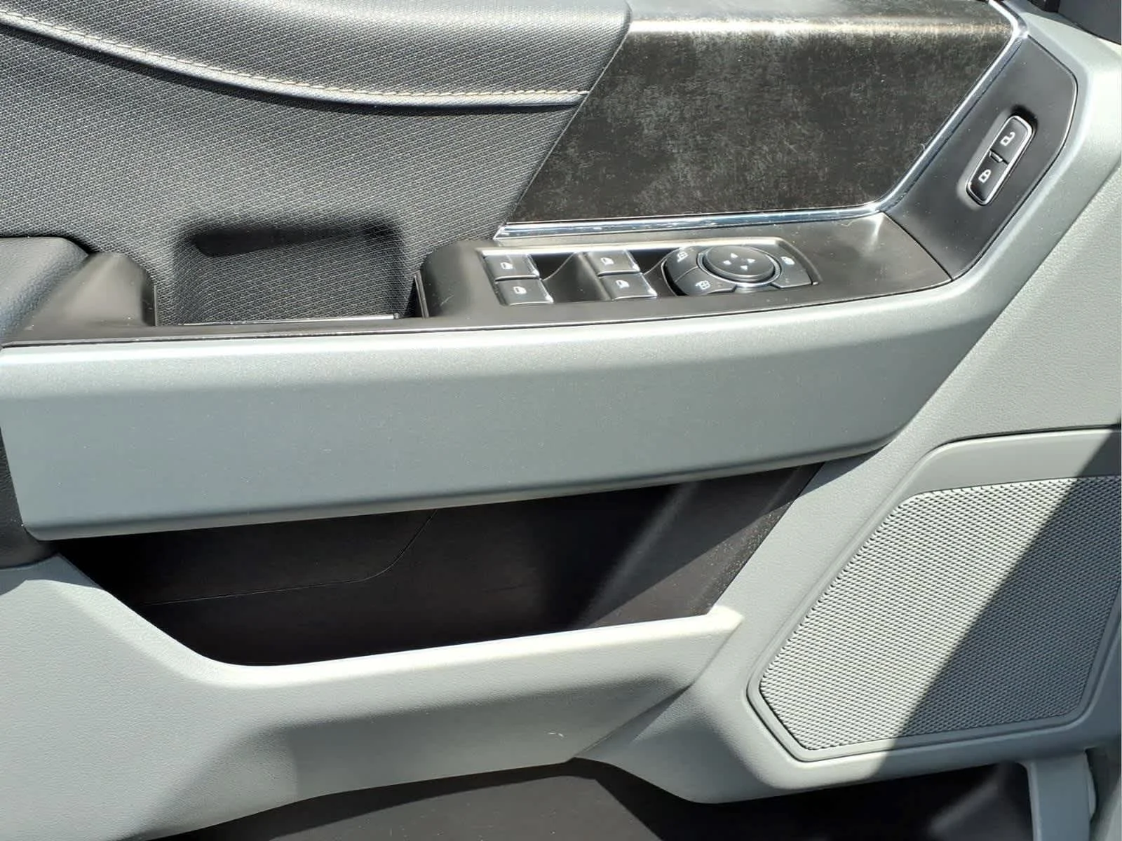 Used 2023 Avalanche Gray Ford XLT image 12