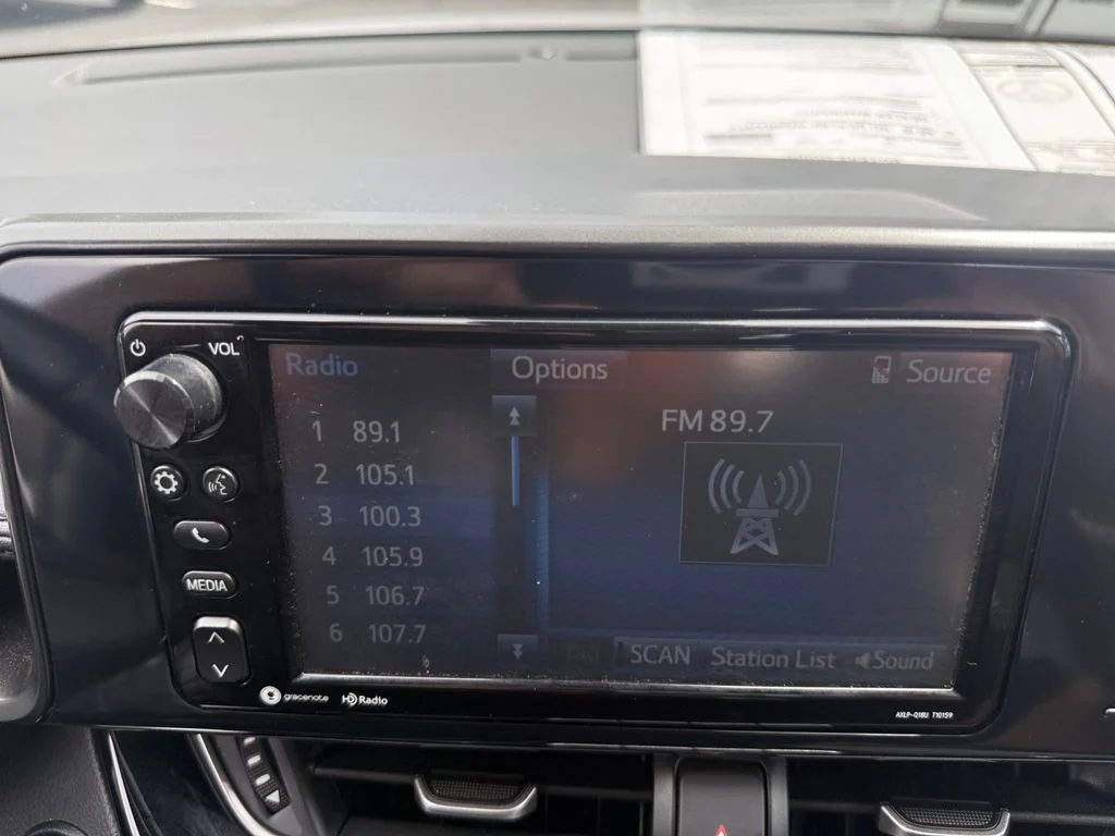 Used 2018 Silver Toyota XLE Premium image 19