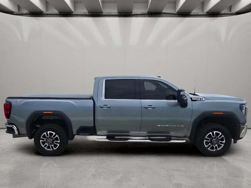 Used 2025 Sterling Metallic GMC SLE image 6