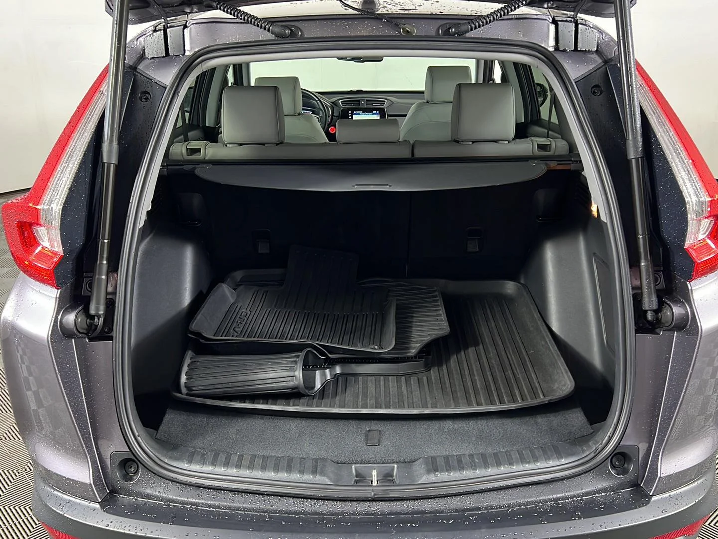 Used 2018 Modern Steel Metallic Honda Touring image 23