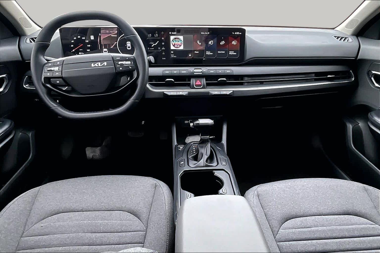 Used 2025 Snow White Pearl Kia EX image 16