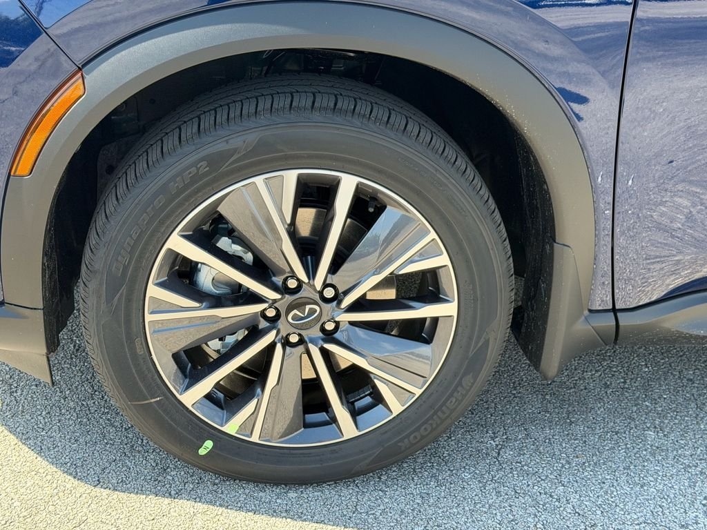 New 2027 GRAND BLUE INFINITI Luxe FWD image 11