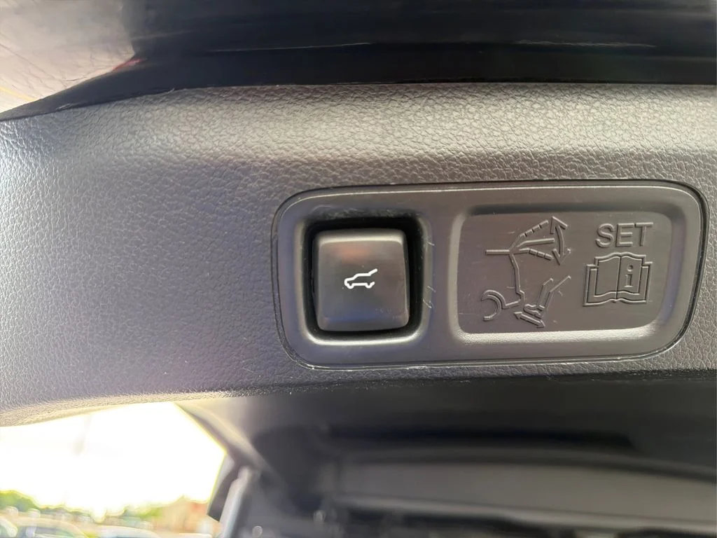 Used 2019 Black Metallic Lincoln Reserve image 25