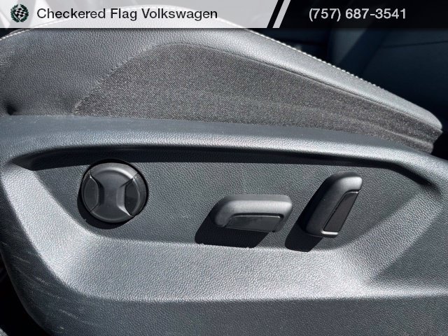 Used 2021 Deep Black Pearl Volkswagen 2.0T SE With 3rd Row image 24