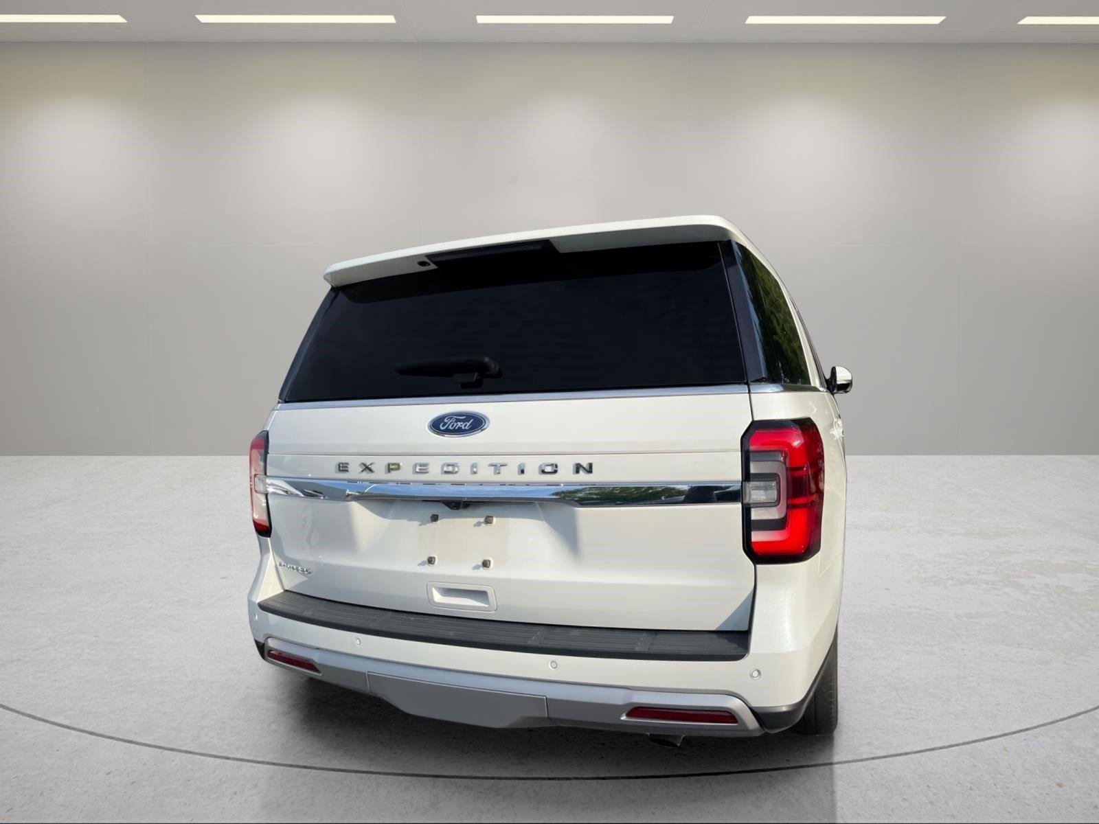 Used 2024 Star White Metallic Tri-Coat Ford Limited image 11