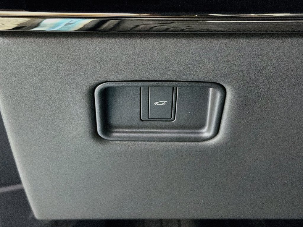 New 2027 Santorini Black Land Rover Dynamic SE P400 image 10