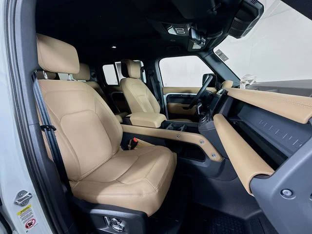New 2026 Fuji White Land Rover S image 31