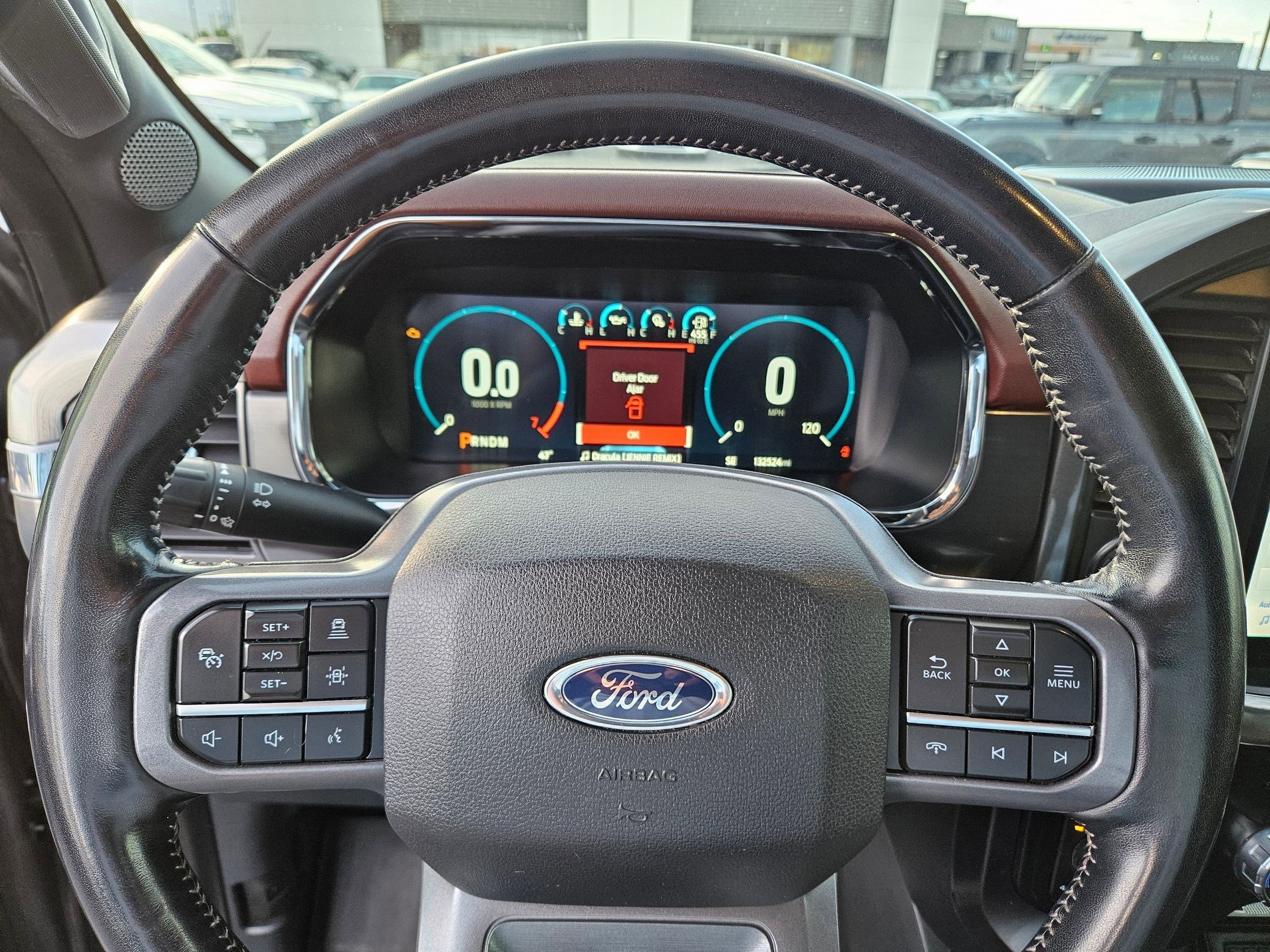 Used 2023 Gray Metallic Ford LARIAT image 19
