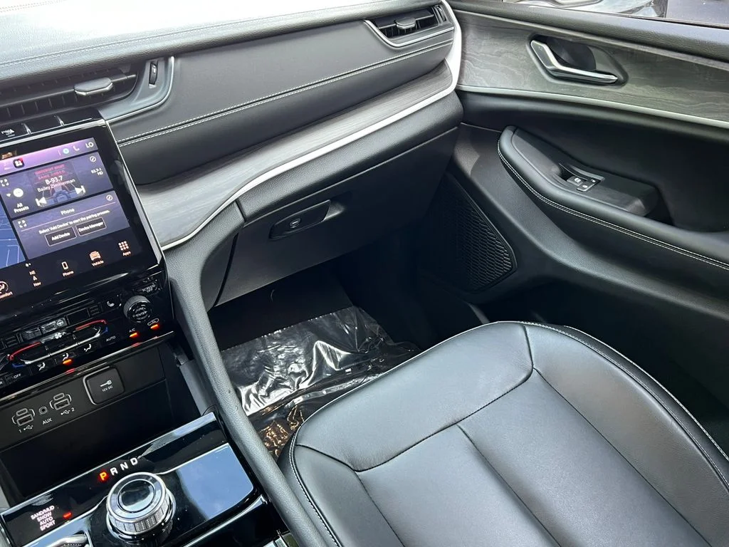 Used 2023 White Jeep Limited image 38