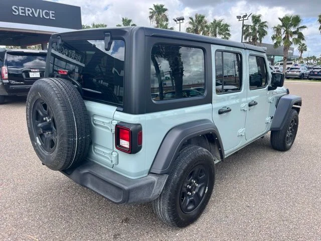 Used 2024  Jeep Sport image 8