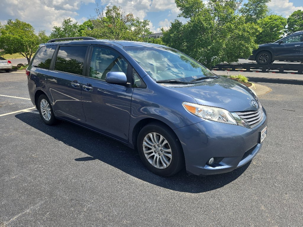 Used 2017 Blue Toyota XLE image 1