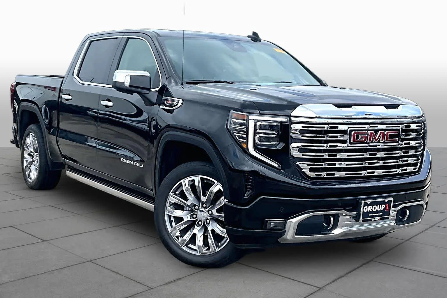 Used 2025 Onyx Black GMC Denali image 3