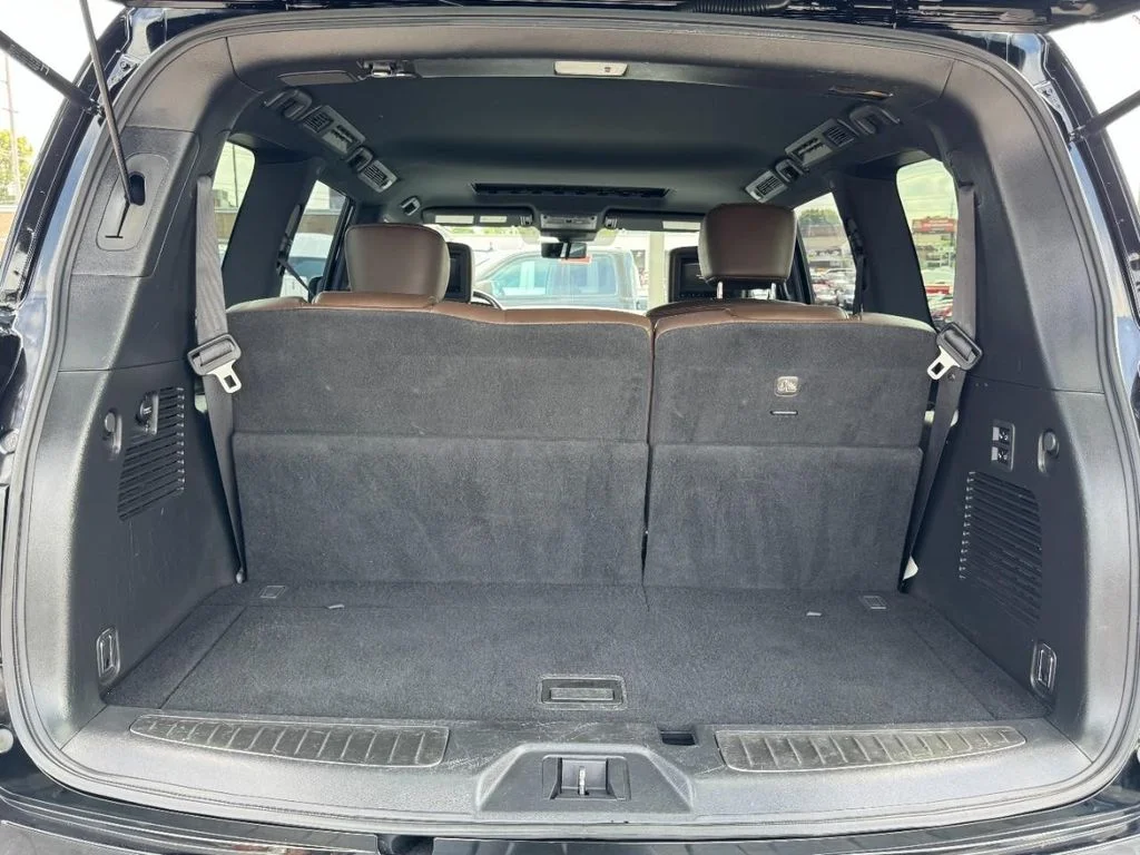 Used 2019 Black Nissan Platinum image 6