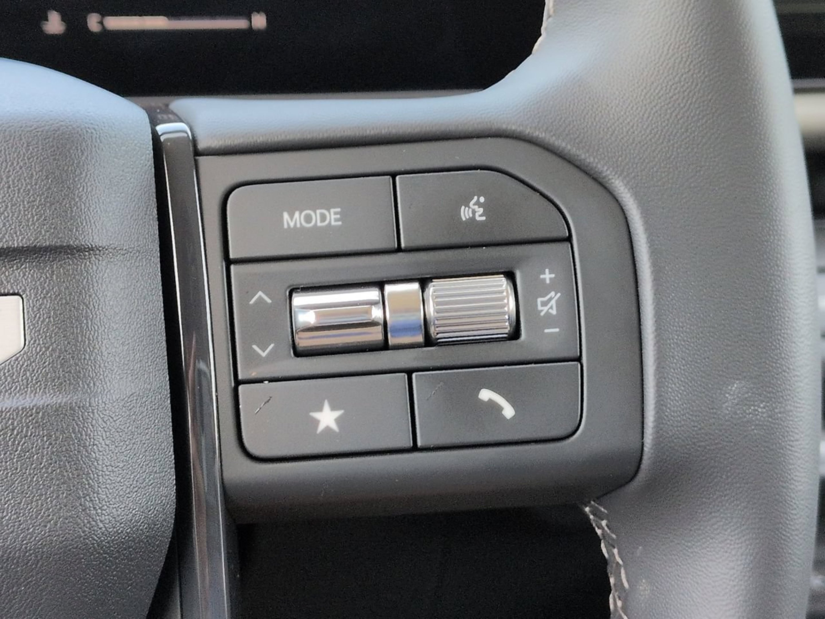 New 2027 Ivory Silver Kia S image 23