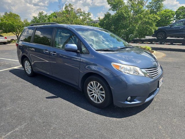2017 Toyota Sienna XLE