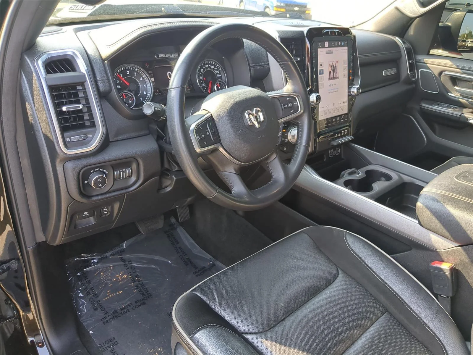 Used 2024  RAM TRUCK LARAM image 15