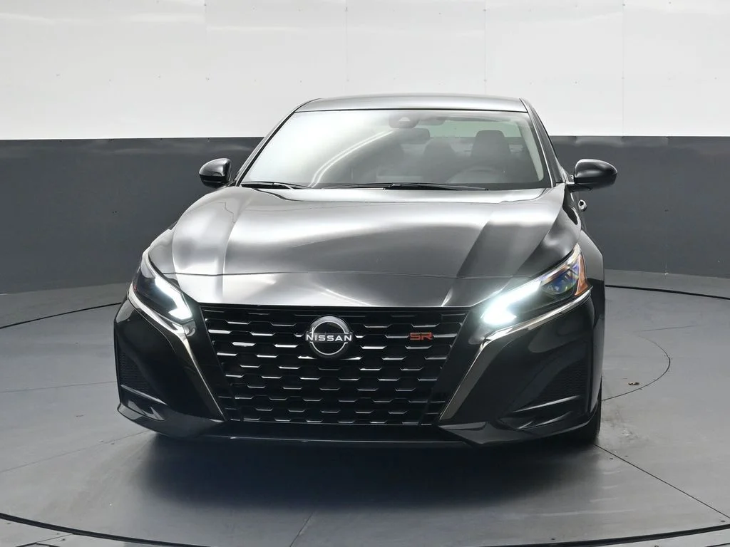 Used 2025 Black Nissan 2.5 SR image 14