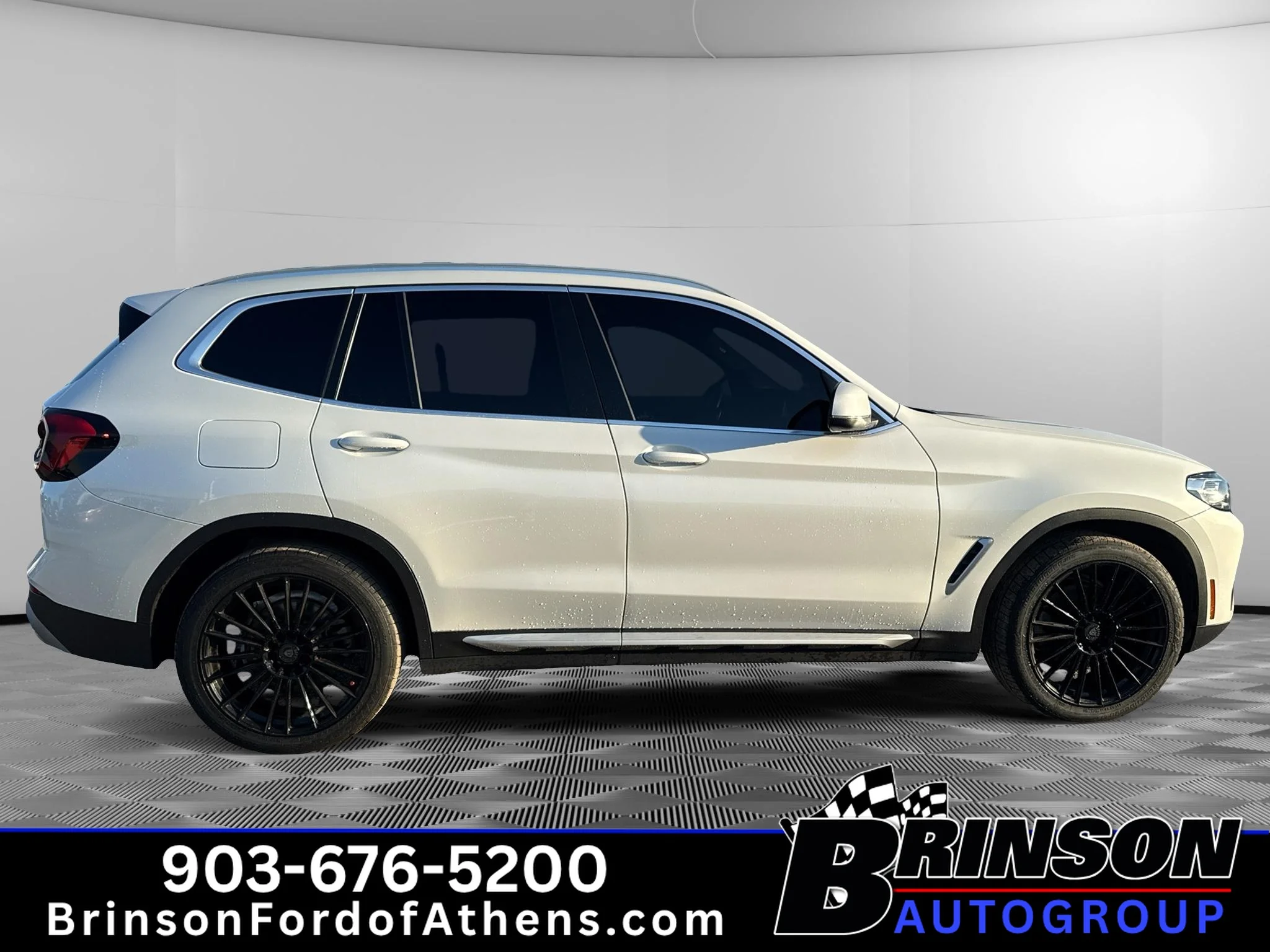 Used 2024 Mineral White Metallic BMW sDrive30i image 4
