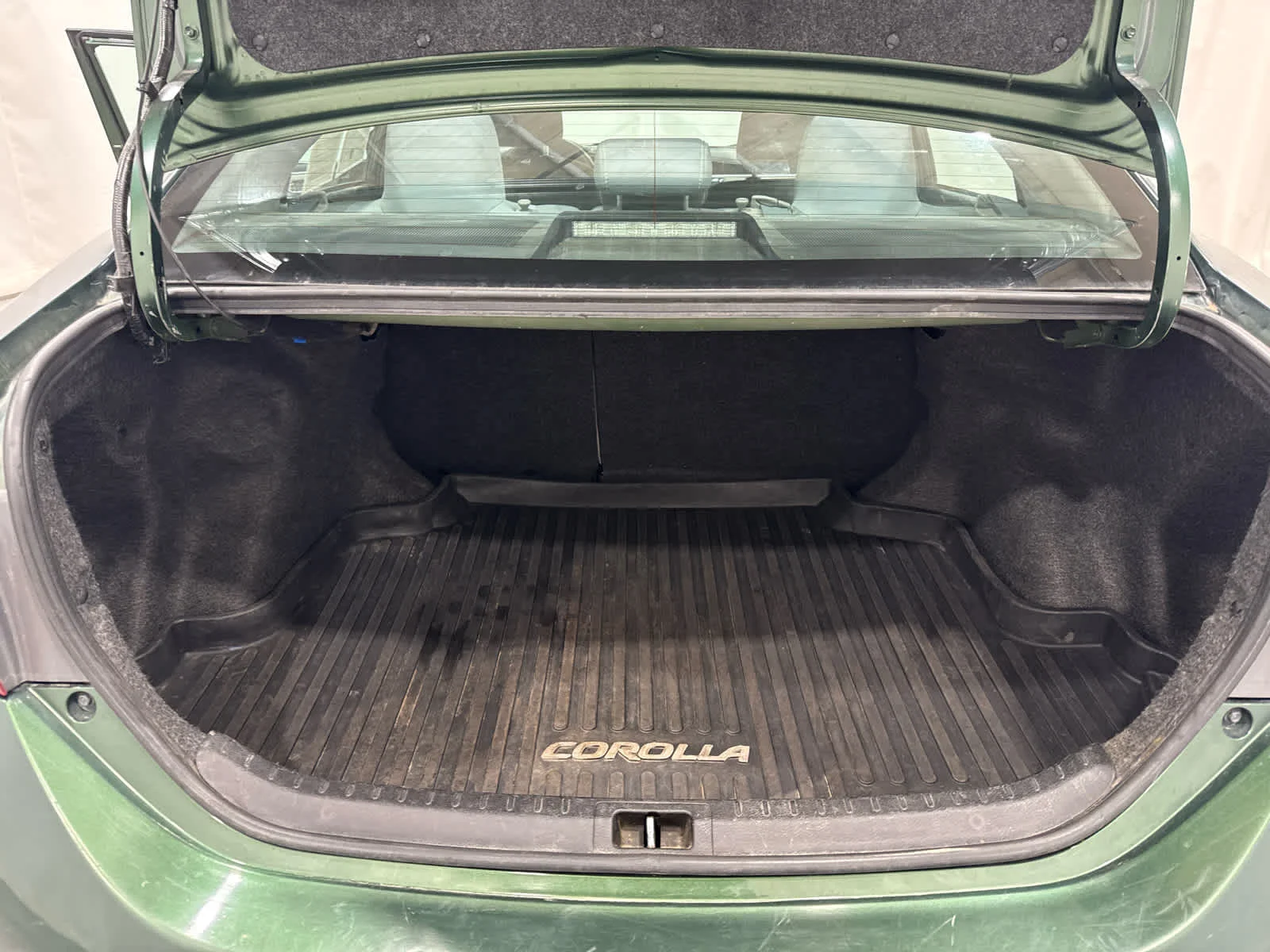 Used 2016 Green Toyota LE image 14