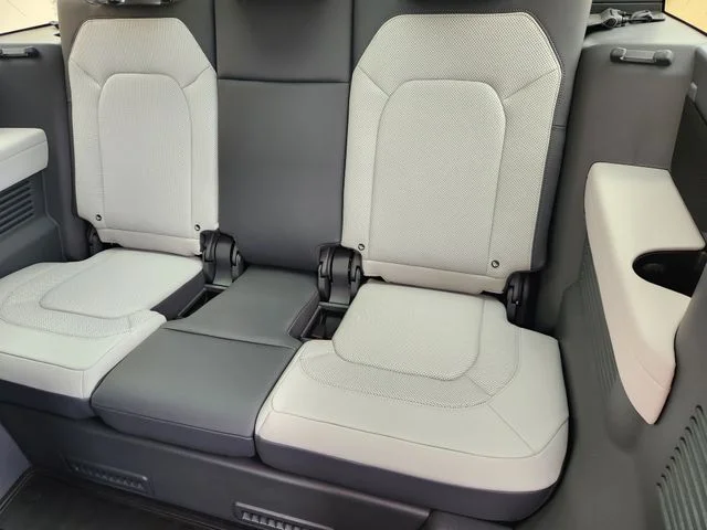 New 2026 Fuji White Land Rover V8 image 30