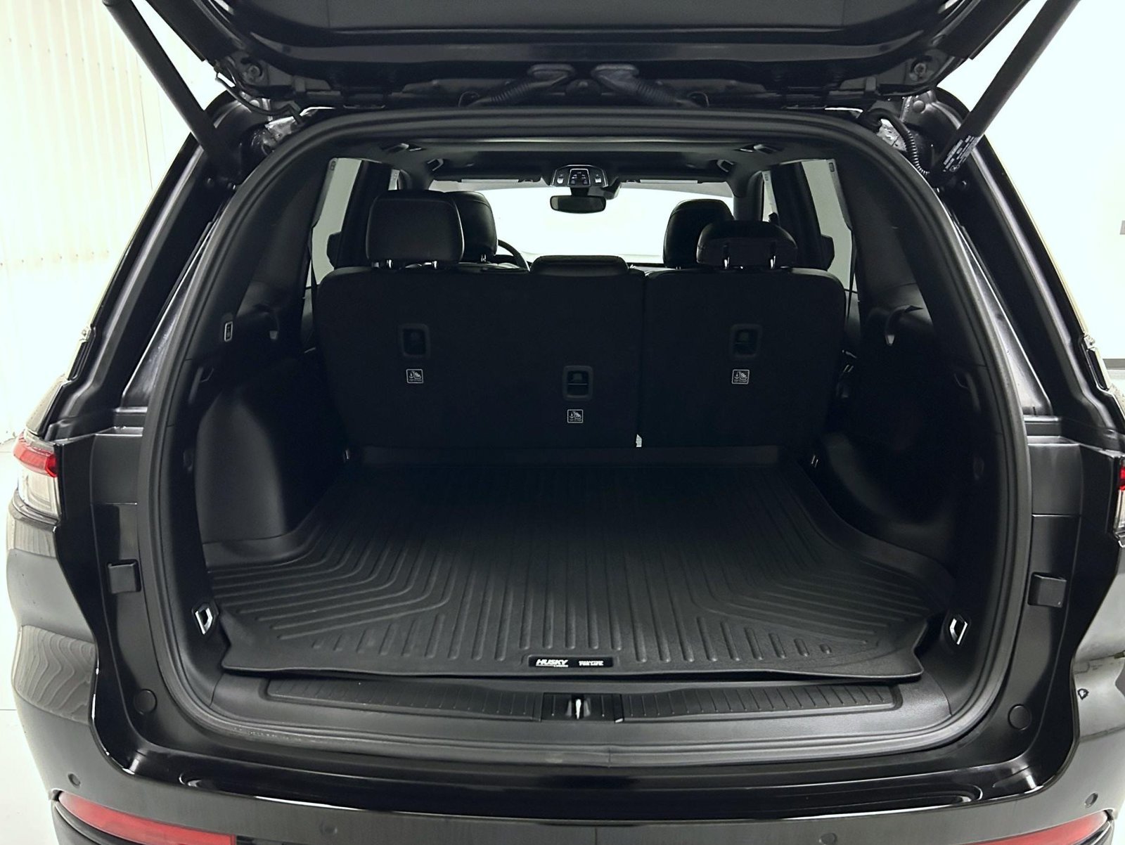 Used 2024 Black Jeep Altitude X image 21