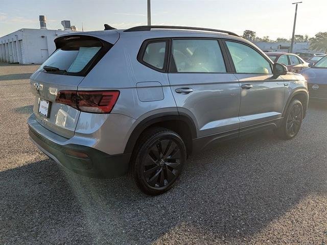 Used 2024  Volkswagen S image 4