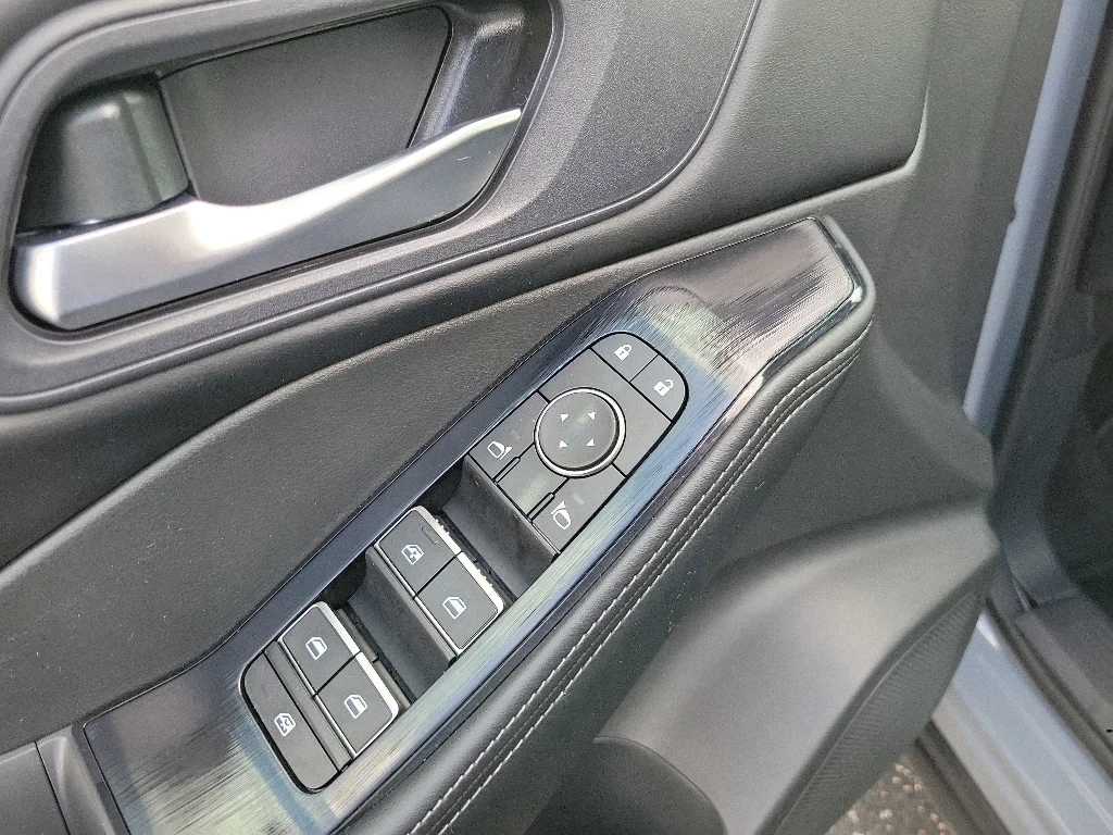 Used 2025 Boulder Gray Pearl Nissan SL image 20