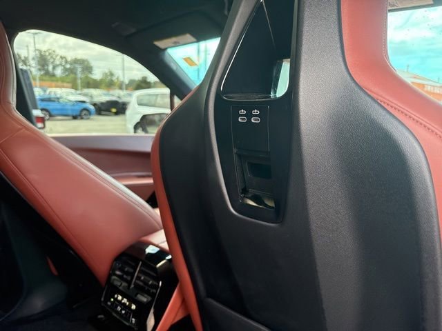 Used 2022 Black Sapphire Metallic BMW xDrive50 image 14