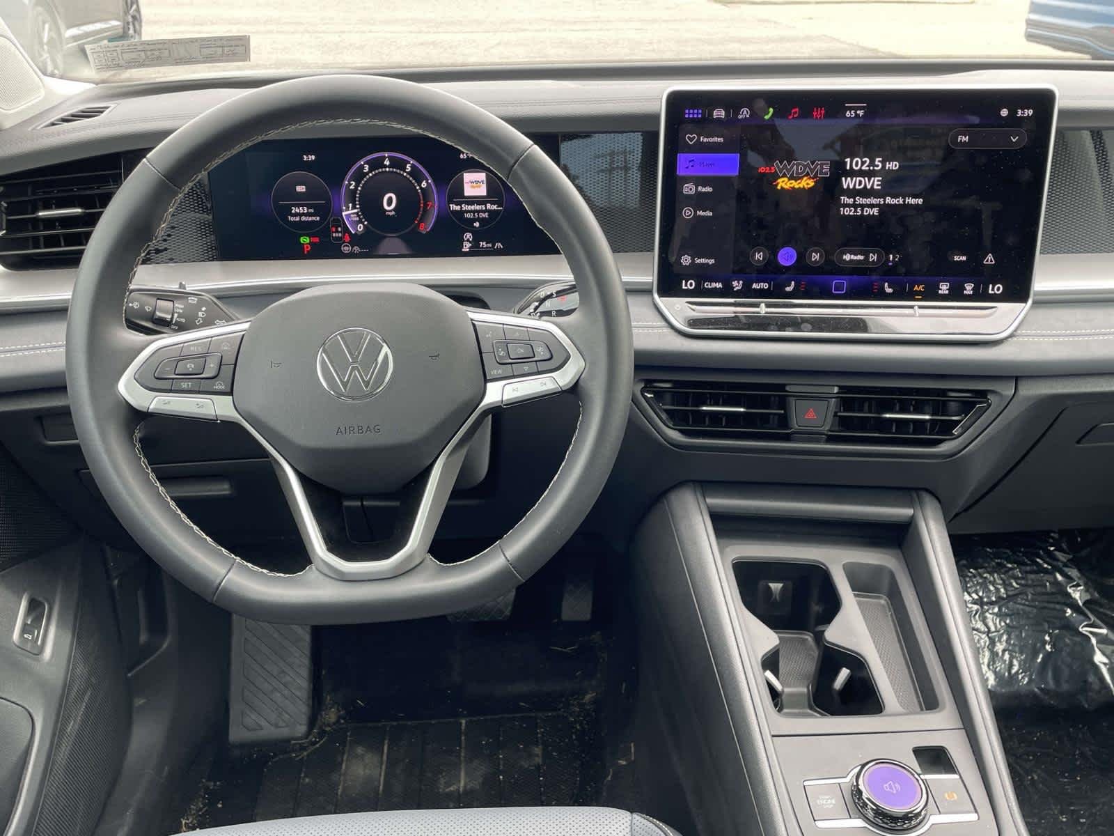 New 2026 Pure White Volkswagen SE image 22