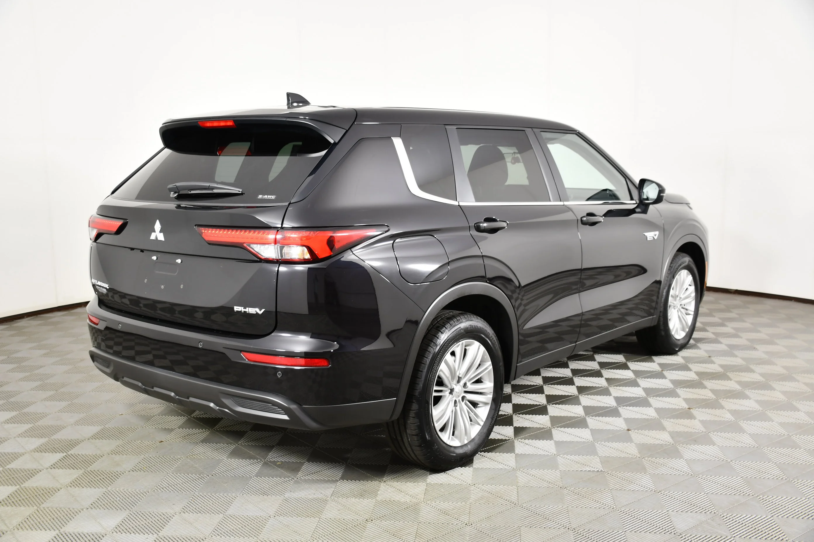 Certified Used 2025 Labrador Black Pearl Mitsubishi ES image 6