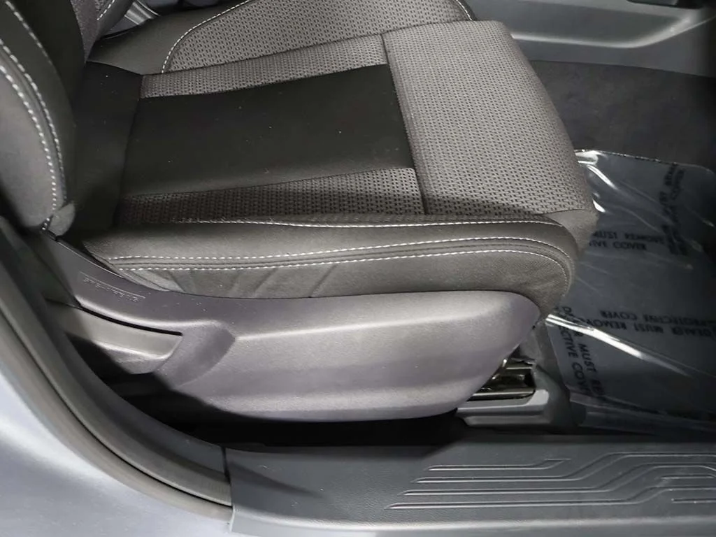 Used 2025 Ice Silver Metallic Subaru Premium image 29