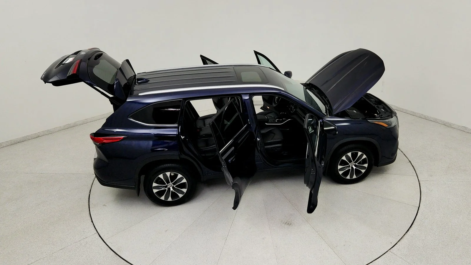 Used 2022  Toyota XLE image 24