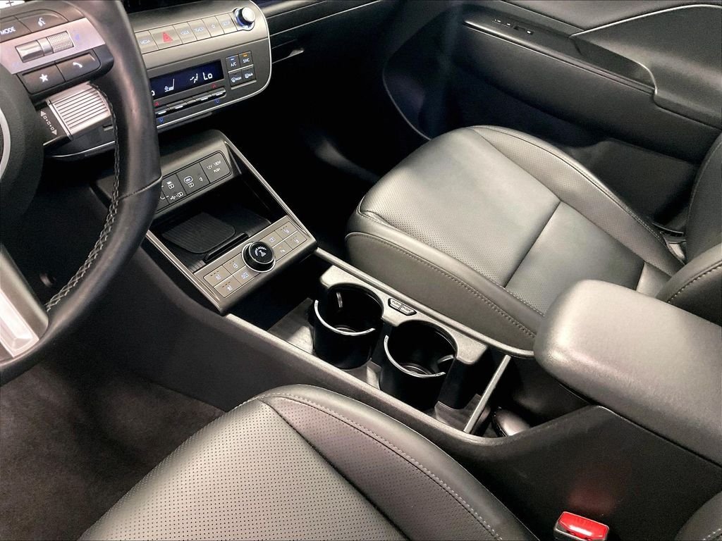 Used 2024 Green Hyundai Limited image 21