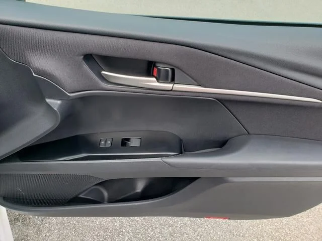 Used 2025 Ice Toyota LE image 19