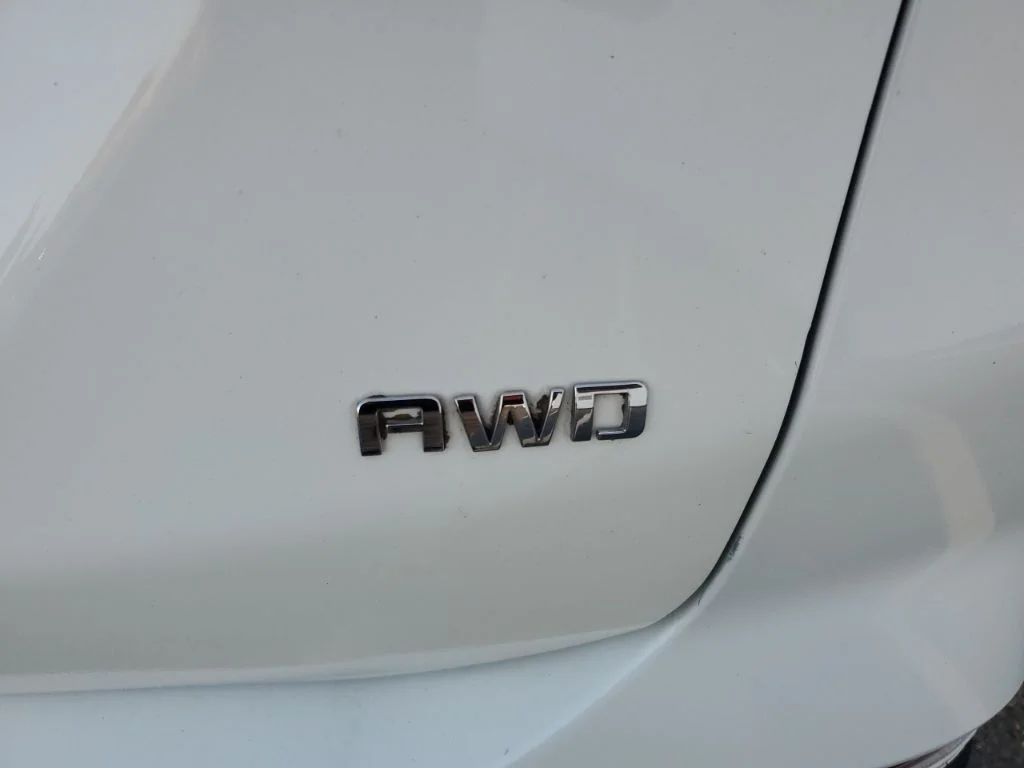 Used 2021 White Chevrolet LS image 5