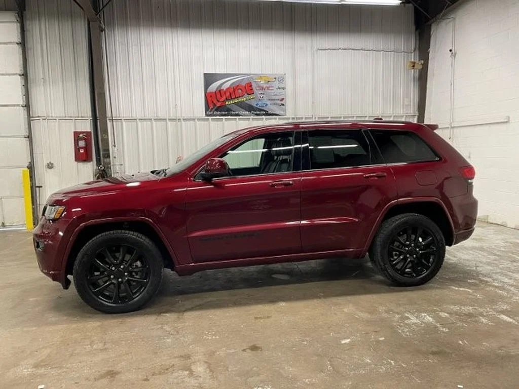 Used 2021 Velvet Red Pearlcoat Jeep Laredo X image 5