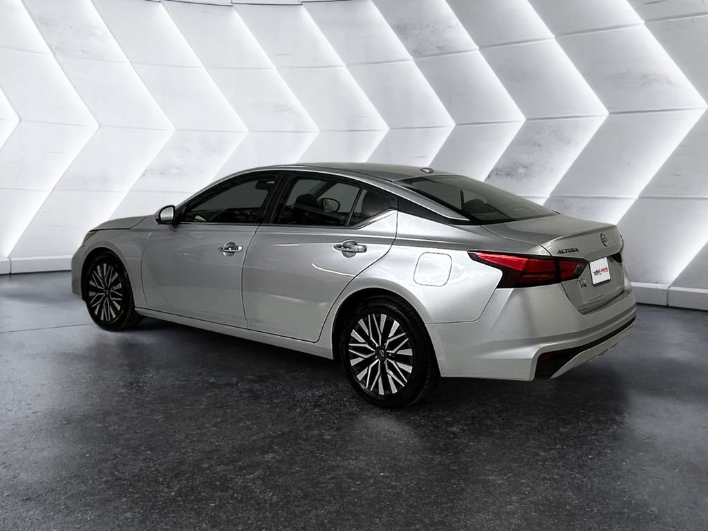 Used 2023 Silver Nissan 2.5 SV image 6