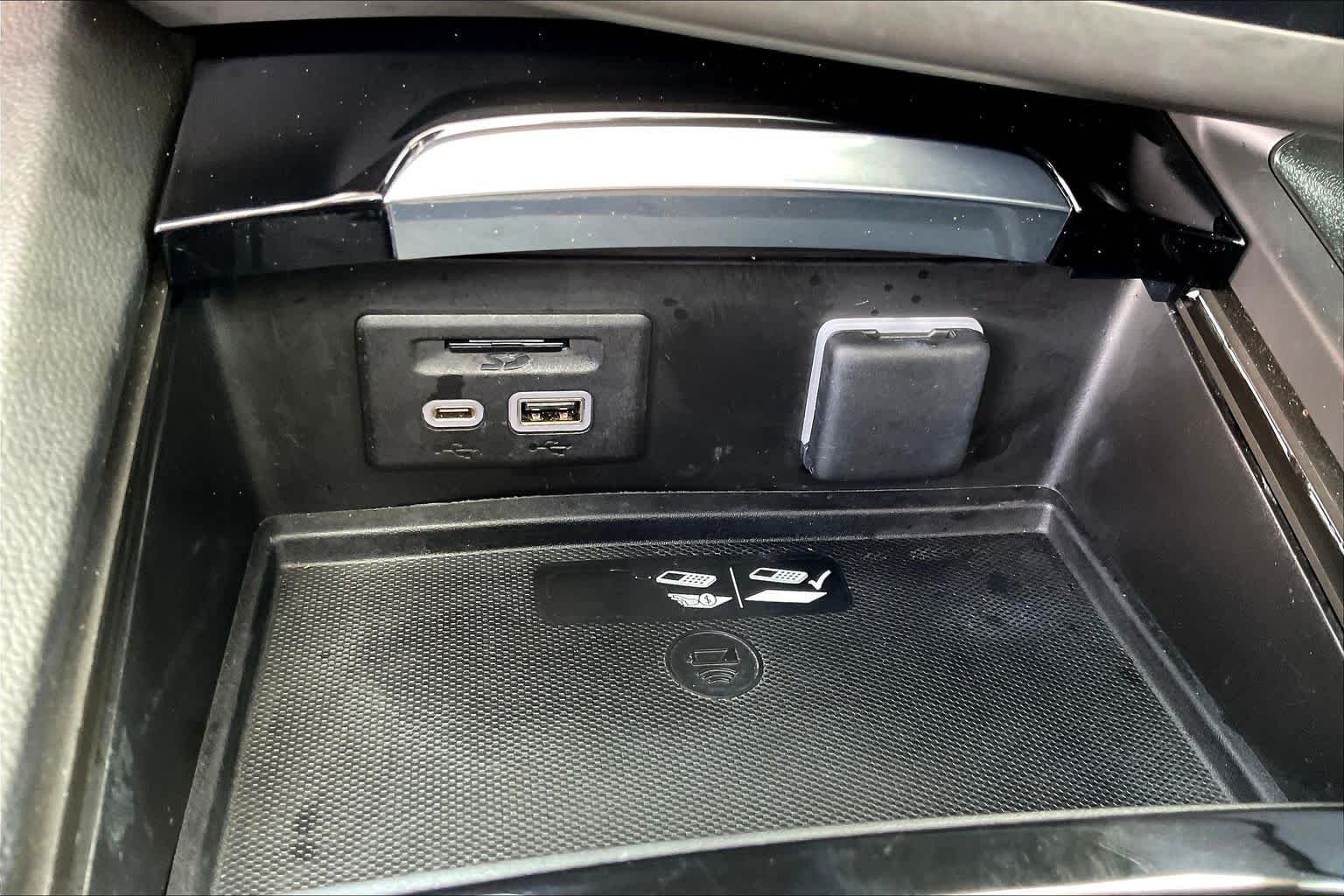 Used 2023 White Frost Tricoat Buick Avenir image 33