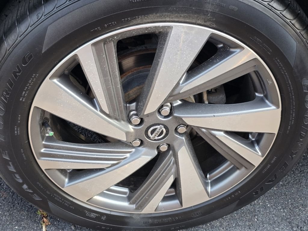Used 2020 Gray Nissan SL image 9