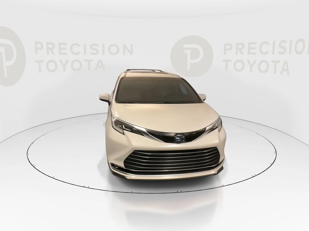 Used 2023 Wind Chill Pearl Toyota Limited image 5
