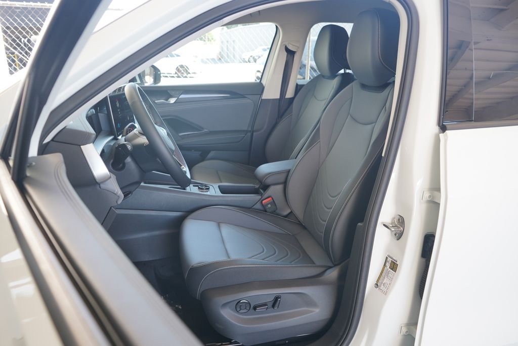 New 2026 Pure White Volkswagen 2.0T SE image 6