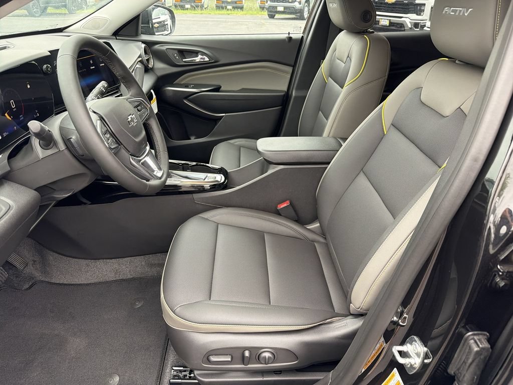 New 2026 Mosaic Black Metallic Chevrolet ACTIV image 7