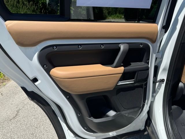 New 2026 Fuji White LAND ROVER X-Dynamic SE image 11