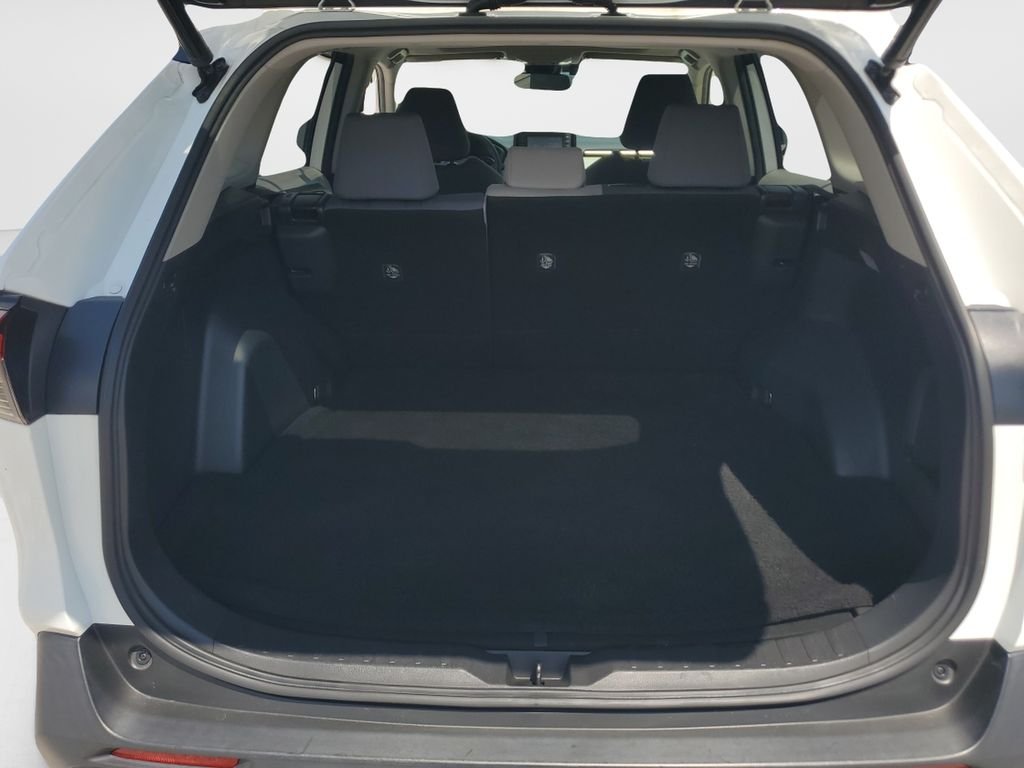 Used 2020 White Toyota XLE image 9