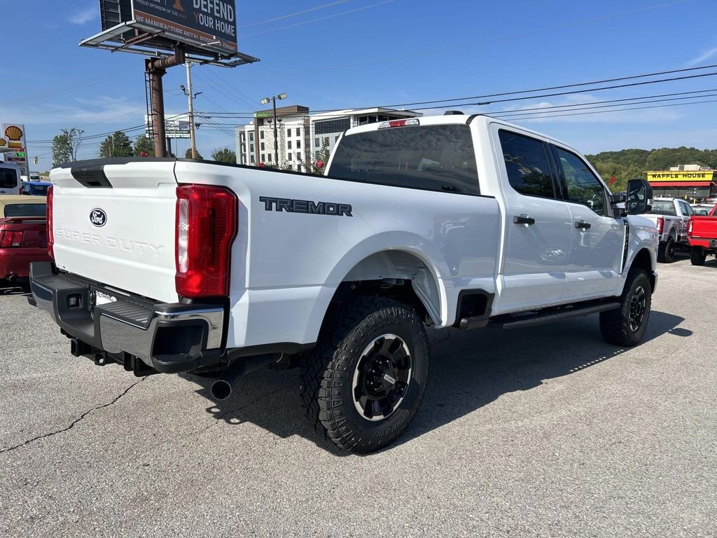 New 2027 Oxford White Ford F-250® XLT image 4