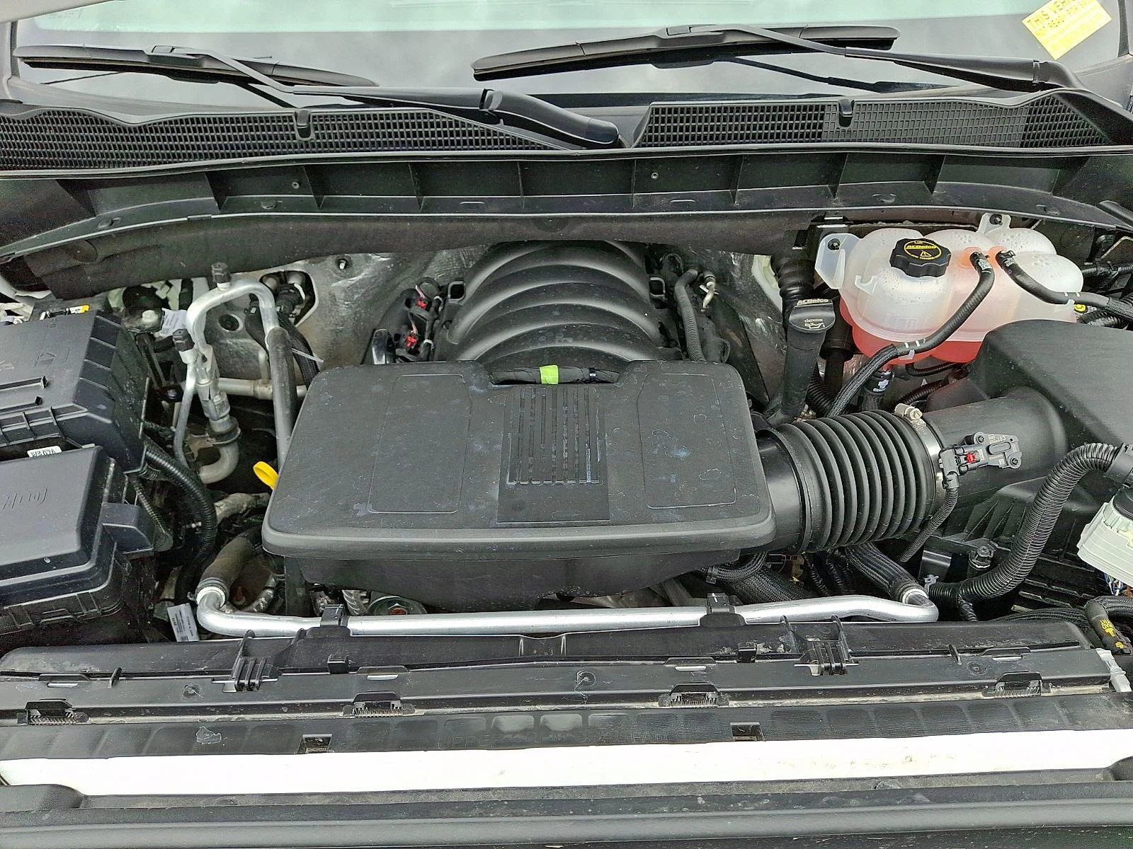 Used 2025 Summit White GMC AT4 image 29