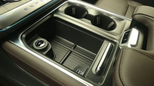 New 2026 Star White Metallic Tri-Coat Ford Platinum® image 19