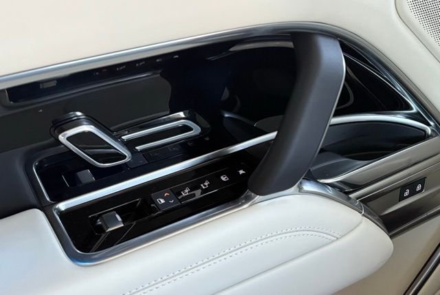 2025 Land Rover Range Rover SE - Photo 39